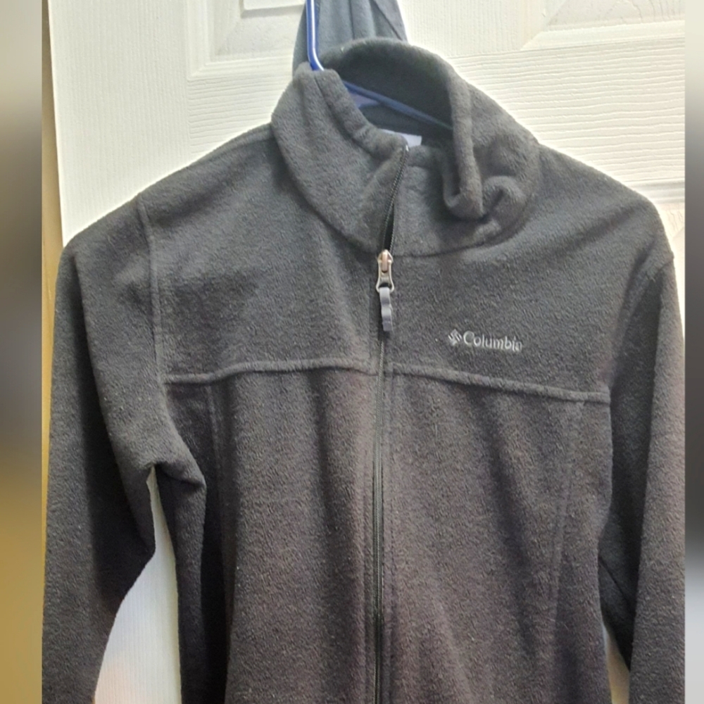 Columbia jacket extra large in youth or small in women's